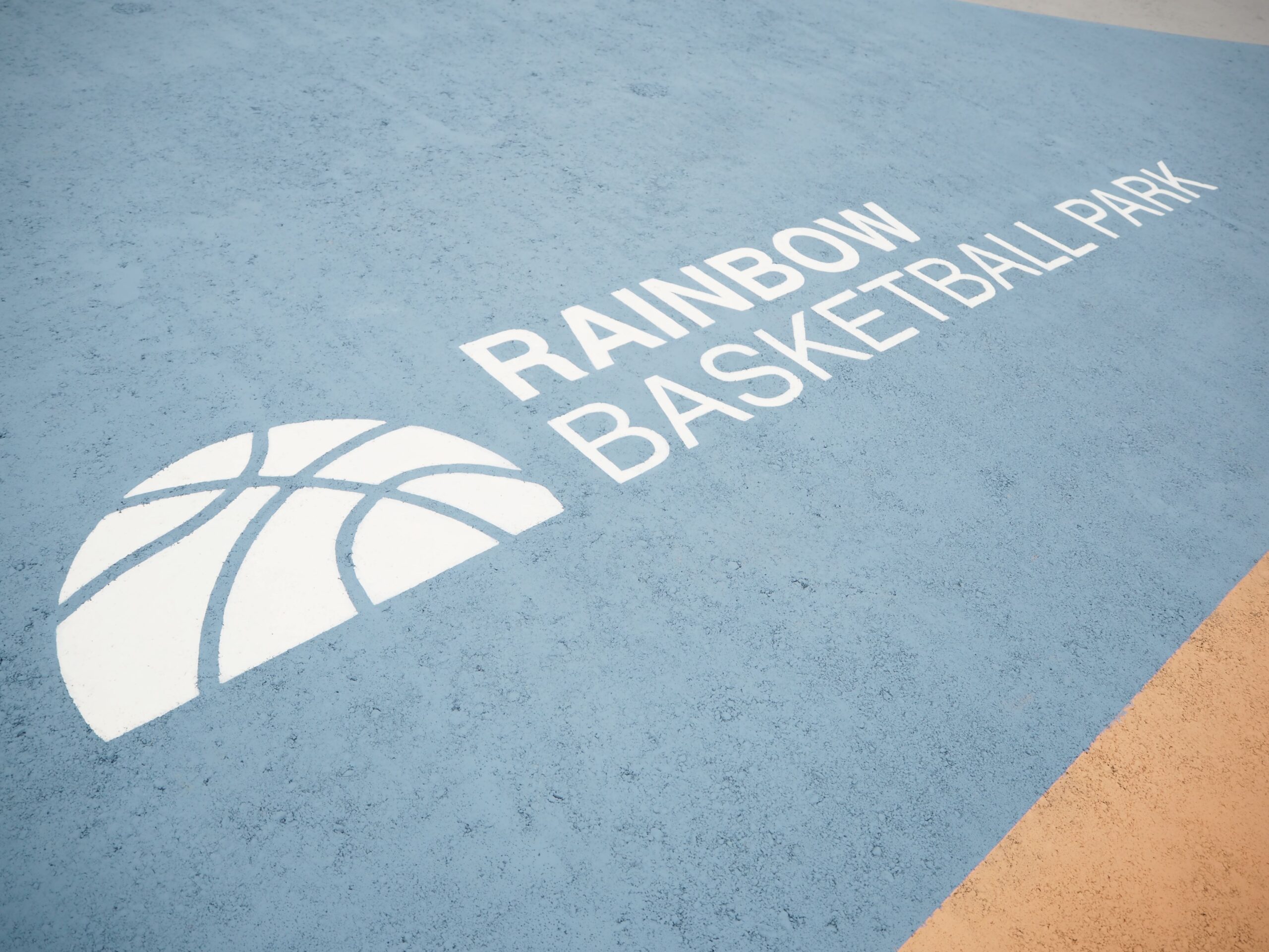 未来と地域の方々に向けて：昇降式ゴールへのカスタマイズによる新たな